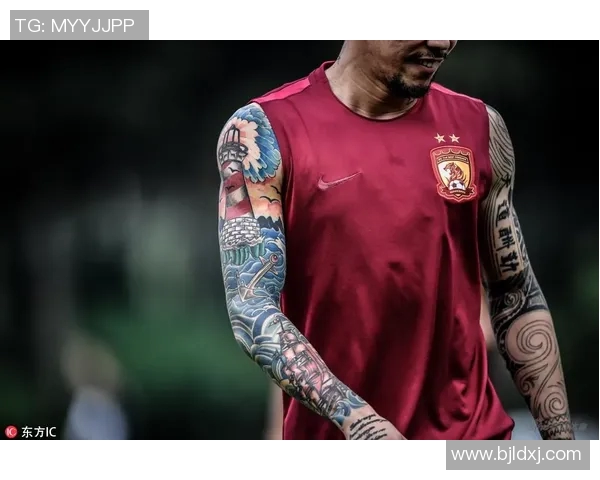 足球明星身上的纹身艺术全腿展示引发热议与关注